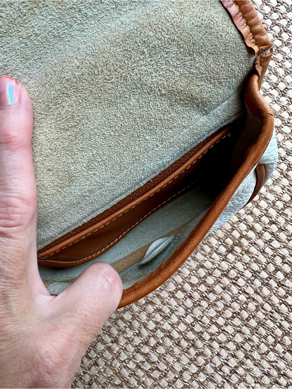 🦆Vintage Dooney & Bourke USA Mini All-Weather Leather White Tan Crossbody Bag - Picture 9 of 9